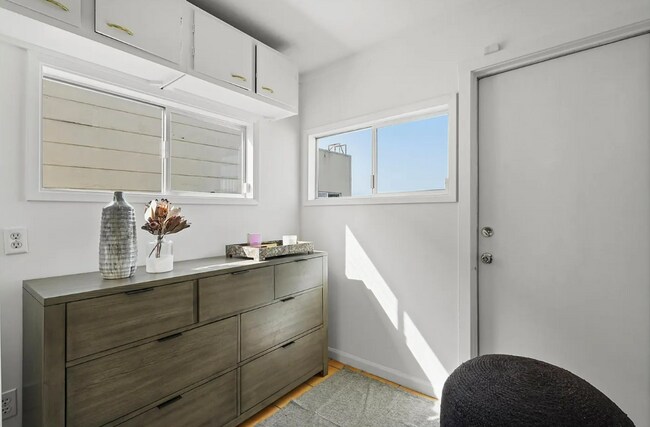 Building Photo - 1258 Chestnut St