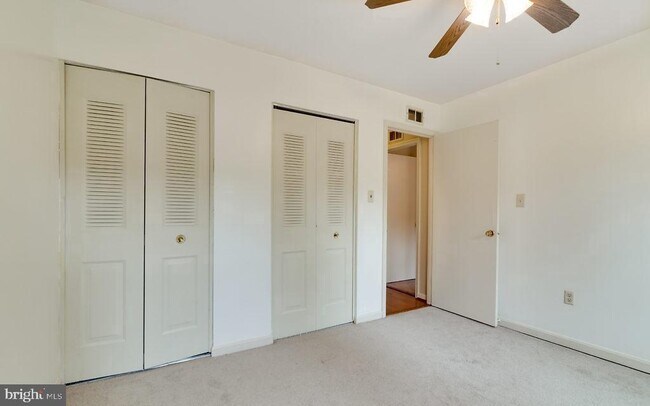 Building Photo - 7801 Cliffside Ct