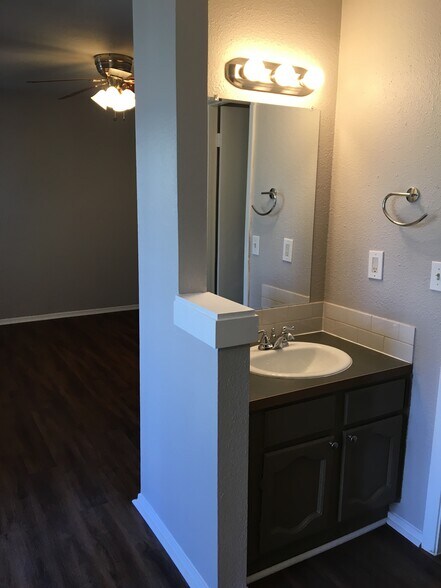 Building Photo - 1714 CINNAMON PATH
