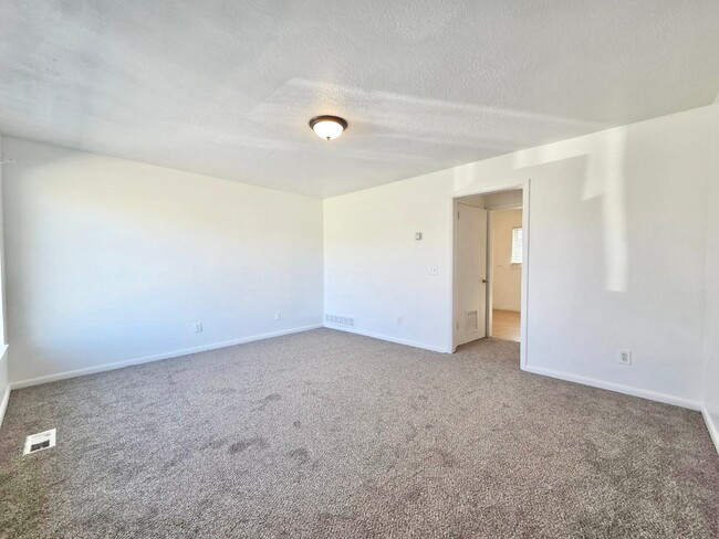 Building Photo - 1347 West 700 S