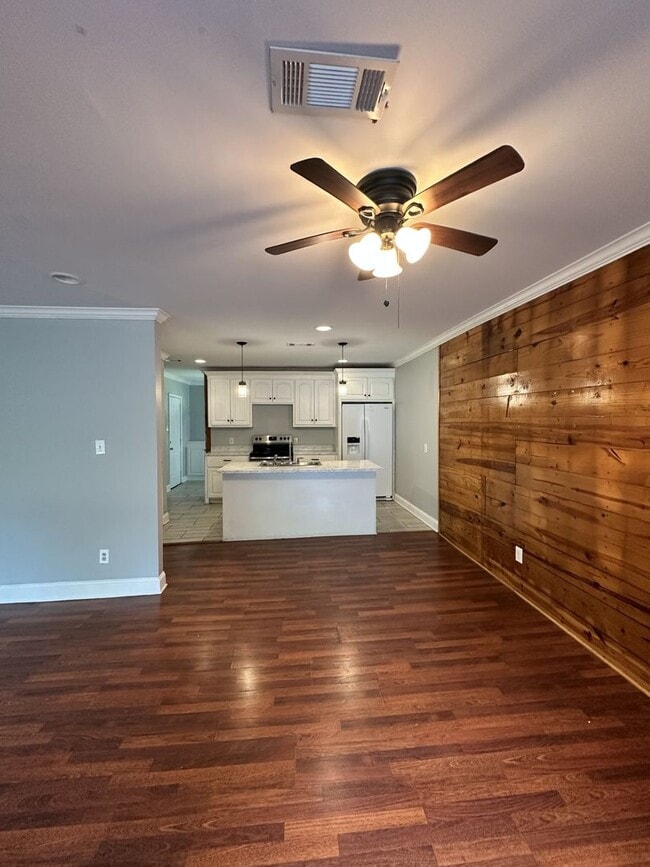 Building Photo - Nice Renovated 3 Bedroom Home in North Jac...