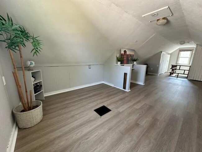 Building Photo - 3 bed, 1 bath home for rent in Waterloo