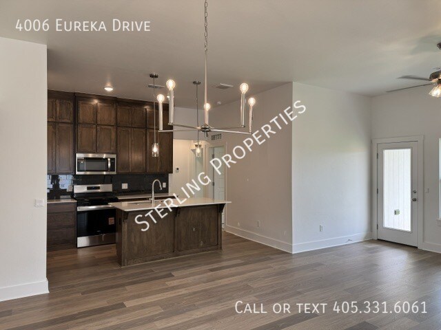 Building Photo - 4006 Eureka Dr