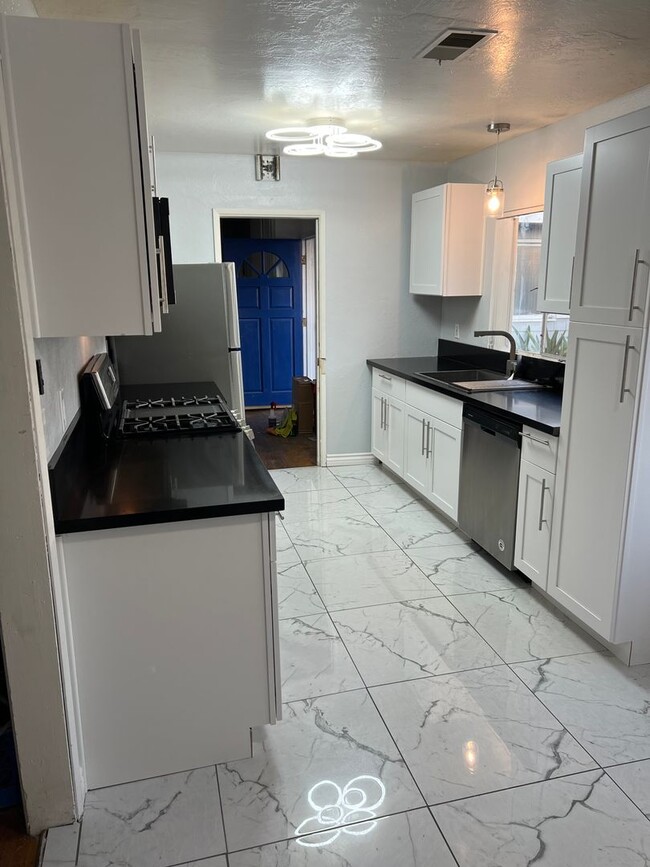 Building Photo - Huge 2 story 8 bed room Home: a hop and a skip from SDSU!  You will never be late to class!