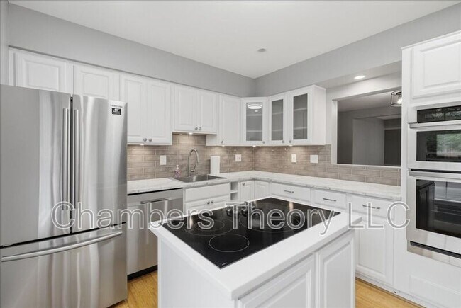 Building Photo - 5713 Independence Cir