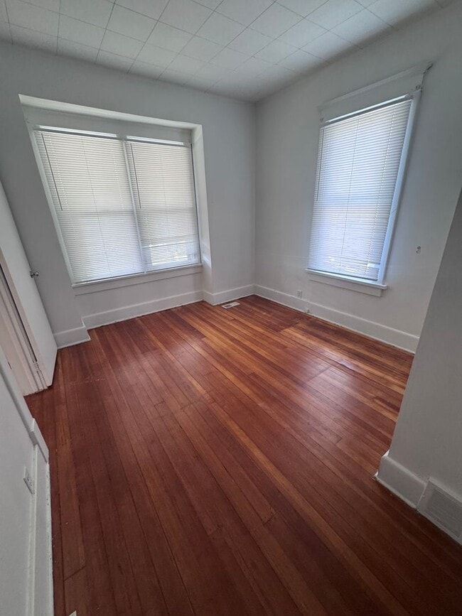 Building Photo - Charming 4-Bedroom Home in Desirable West ...