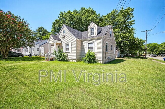 Building Photo - 3841 Chatham Cir