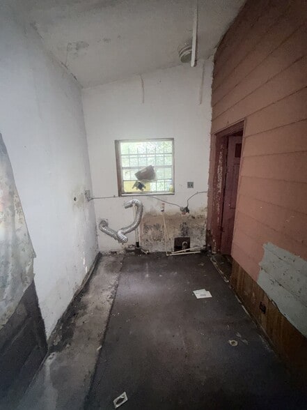 Building Photo - 3511 Converse Ave