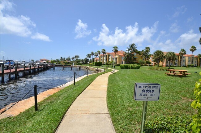 Building Photo - 160 Yacht Club Way