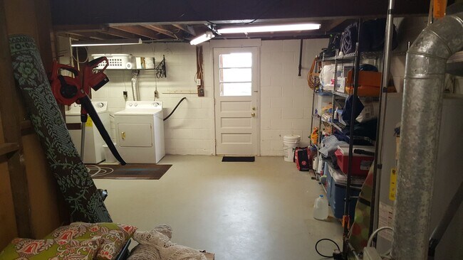 Building Photo - Incredibly well maintained rancher in Monrovia available mid June!