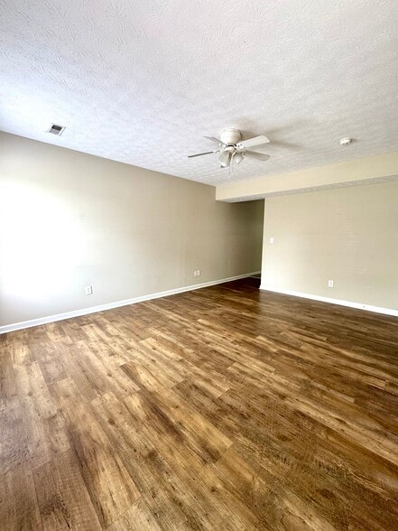 Building Photo - 638 Hampton Way