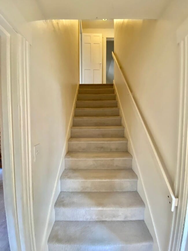 Building Photo - Peaceful Country Living - 4 BR / 3BA