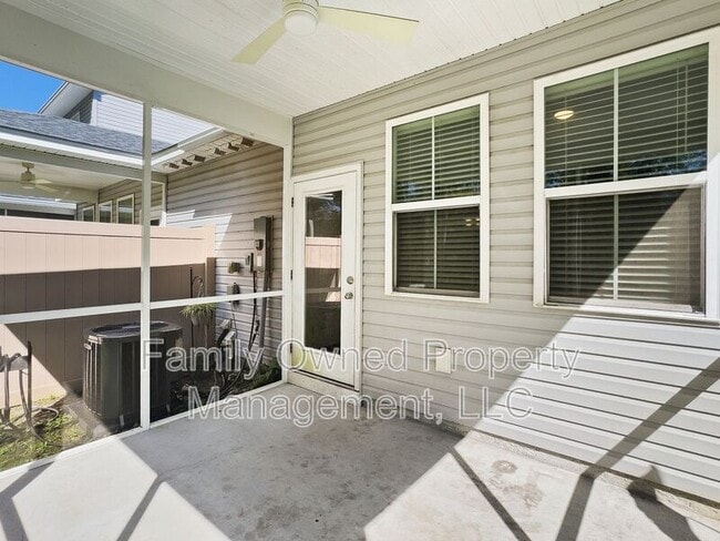 Building Photo - 7785 Park Gate Dr