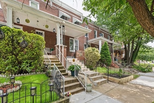 Building Photo - 752 Melville Ave