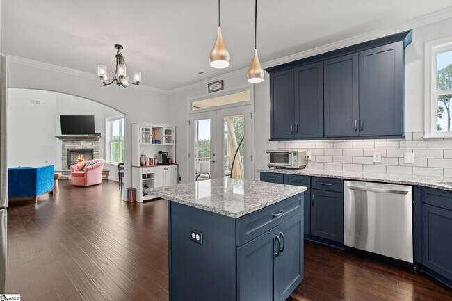 Building Photo - 222 Montview Cir