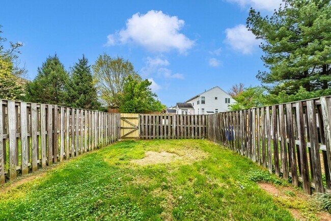 Building Photo - Beautifully Renovated Townhome in Walnut Ridge