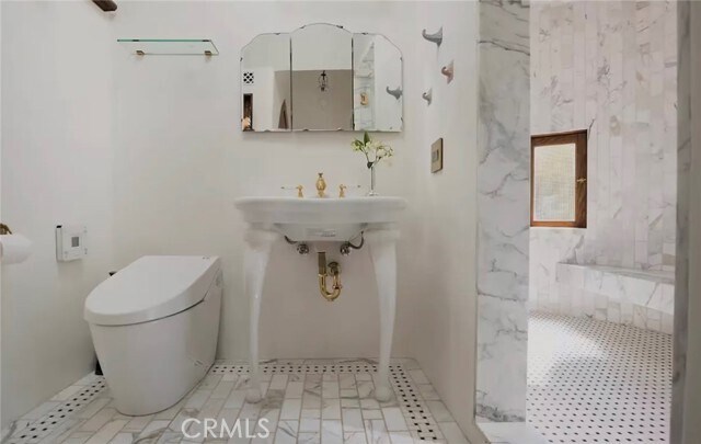 Building Photo - 8978 Wonderland Ave