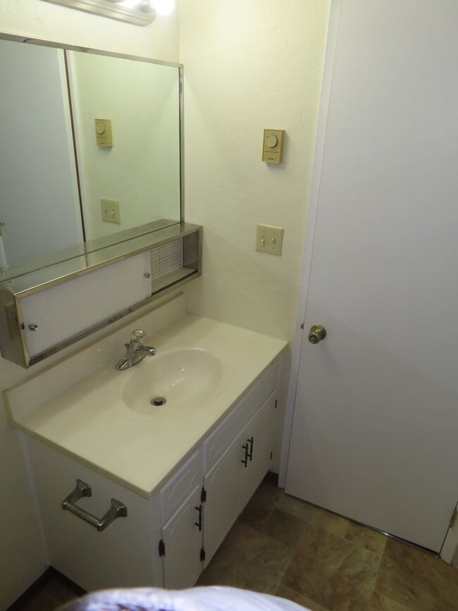 Building Photo - 1010Satre - FH