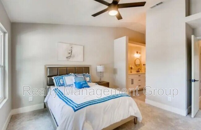 Building Photo - 13801 Pinkard Way