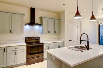 Building Photo - 1221 East Emma Drive