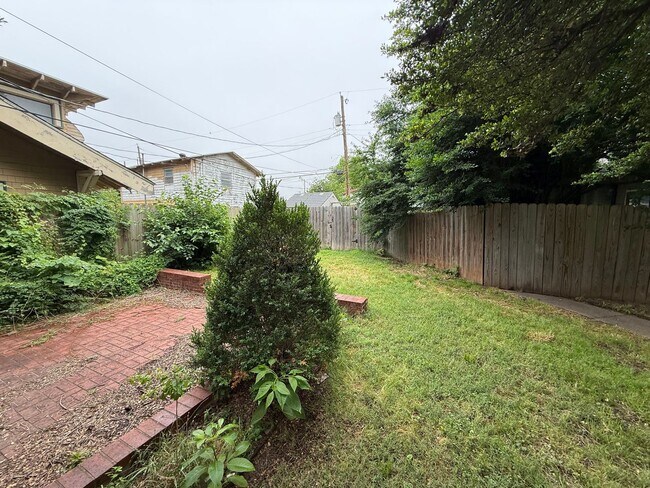 Building Photo - Charming For Lease Opportunity in Historic Carlton Place!