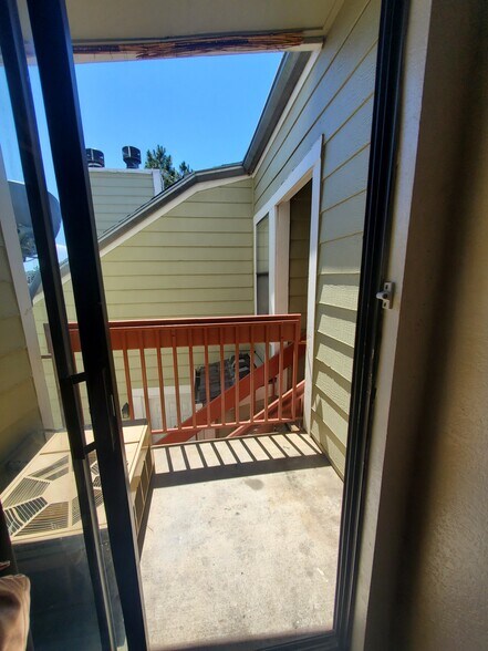 Balcony (off bedroom) - 932 S Dearborn Way
