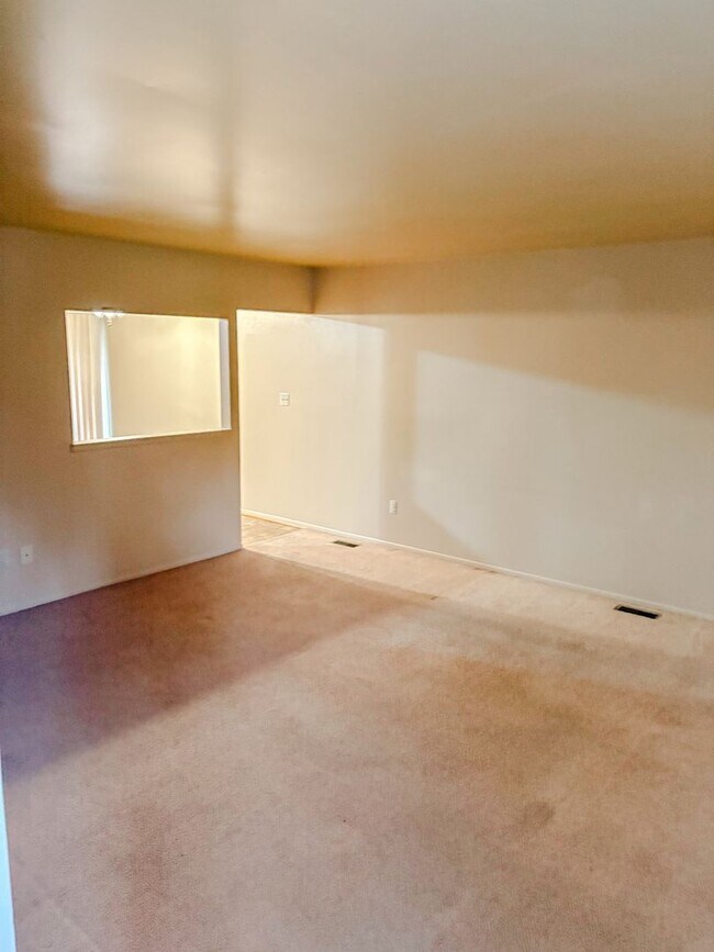 Building Photo - 220-224 O'Doherty Rd.