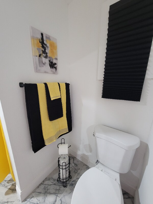 Building Photo - 219 E Mulberry St