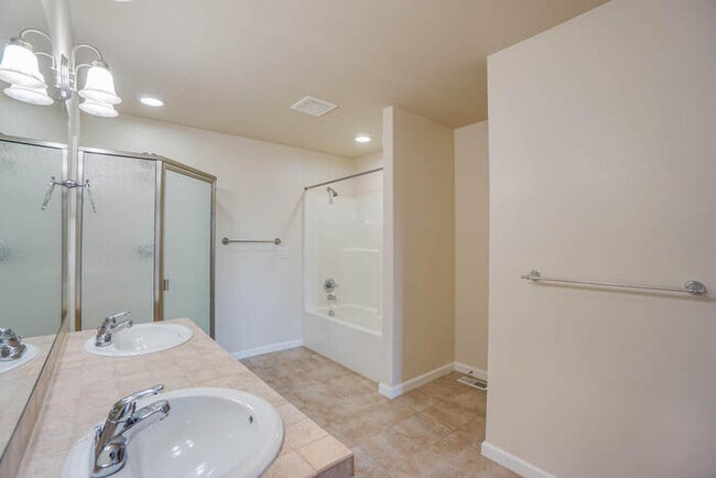 Building Photo - BEAUTIFUL VIEWS of MT. HOOD