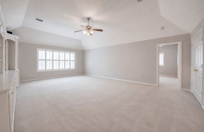 Building Photo - 1303 Red Oak Ct