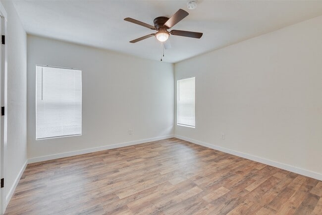 Building Photo - 2151 E Overton Rd