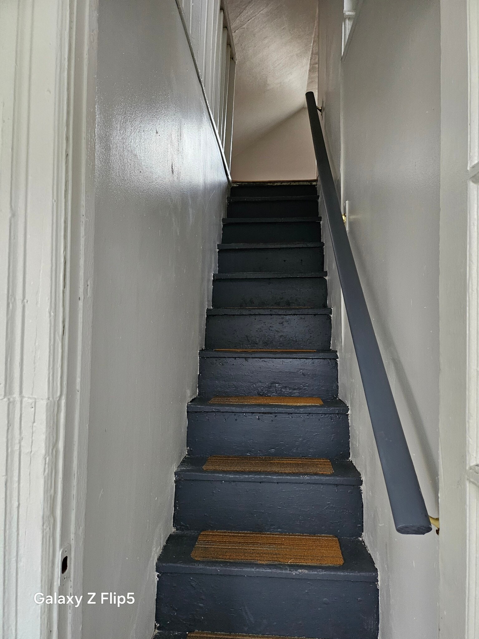 Building Photo - 407 W Broad St