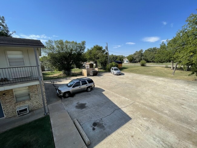 Building Photo - 1502 NW Kingsbury Ave