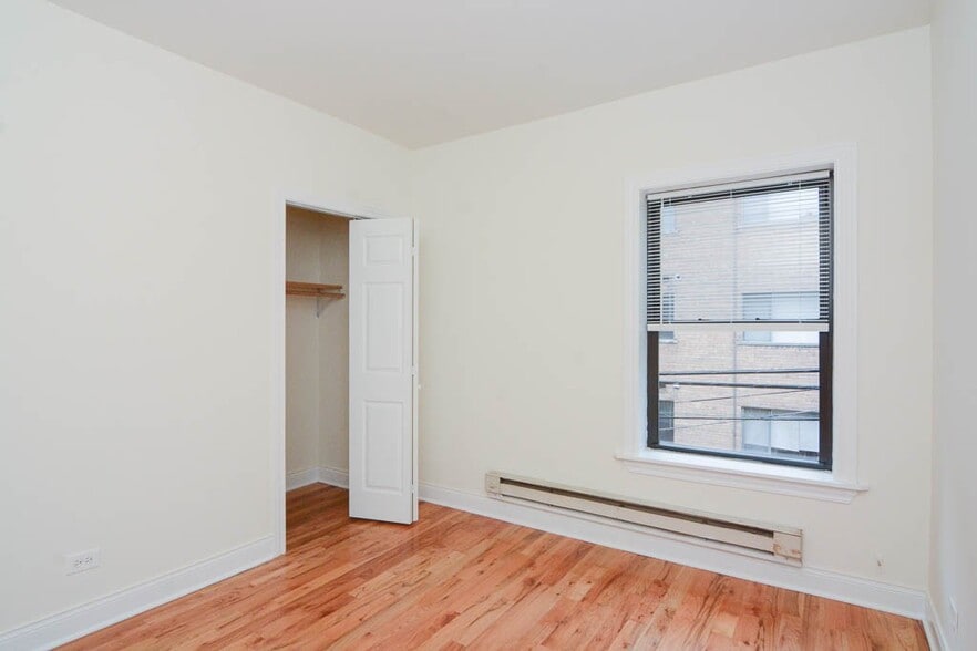 Building Photo - 712 W Cornelia Ave