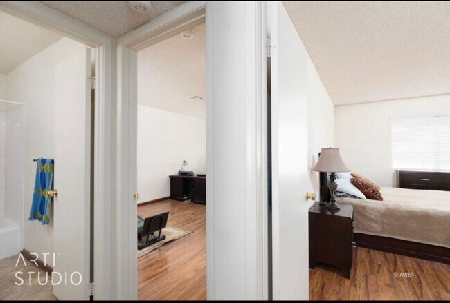 Building Photo - 459 Mesa Blvd