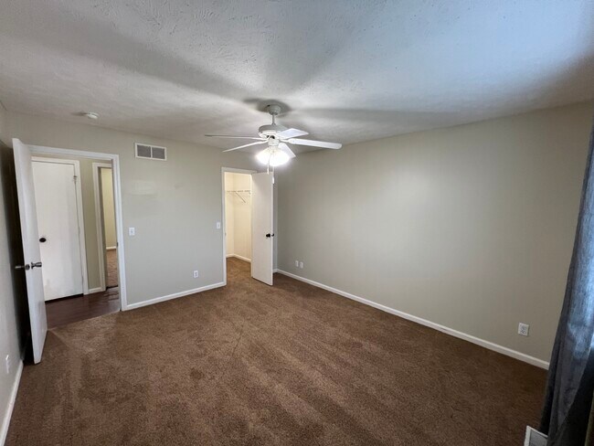 Building Photo - 6971 N 87th Ave