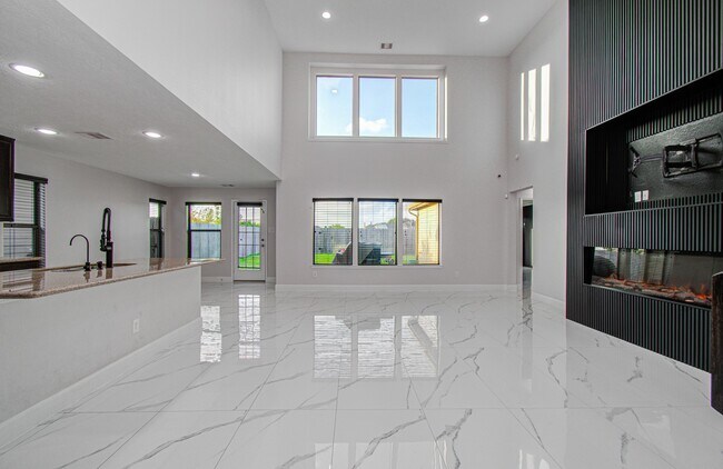 Building Photo - 16430 Williamstown Dr