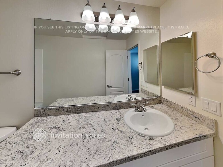 Building Photo - 15126 N 173rd Dr