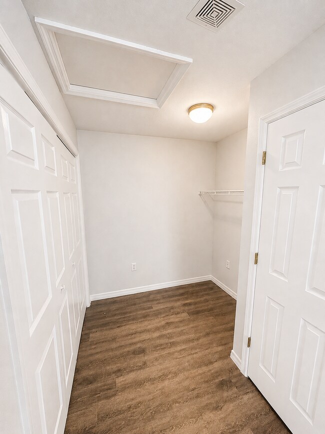 Building Photo - 38627 Rose Ln