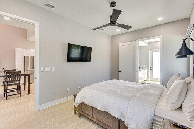 Building Photo - 118 Via Madrid Dr