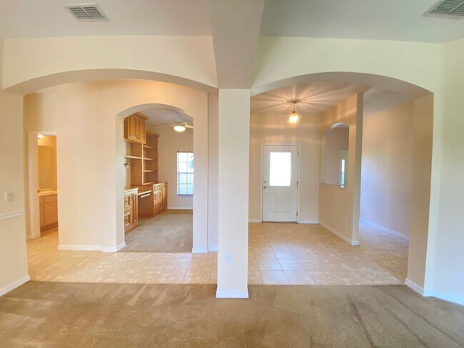 Building Photo - Amazing Solivita 2B/2B, open kitchen to fa...