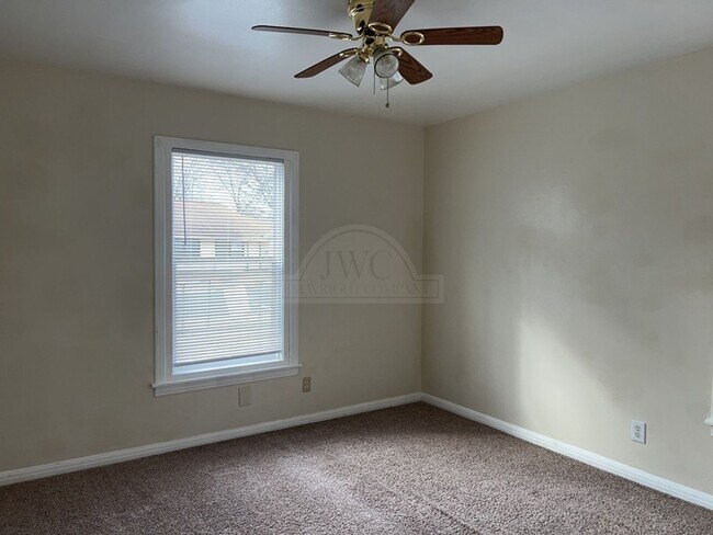 Building Photo - 1807 Poage Ave