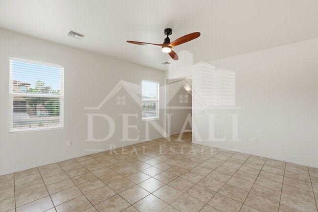 Building Photo - 584 N Highlands Grove Ln