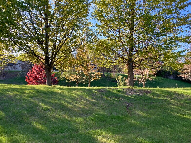 Building Photo - 1406 Greymoor Way