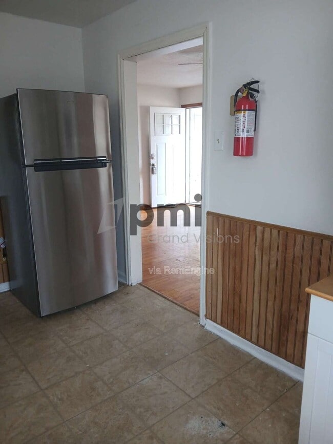 Building Photo - 1404 S 6th St