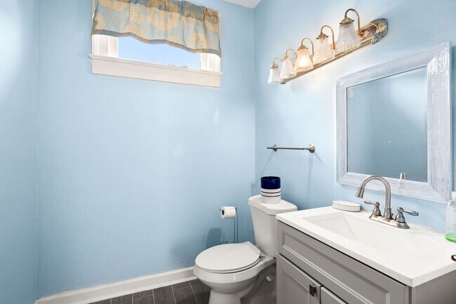 Building Photo - 335 Ashley Ave