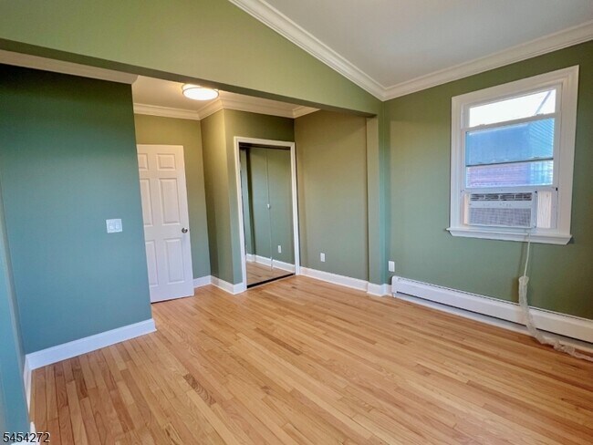 Building Photo - 420 Lakeview Ave