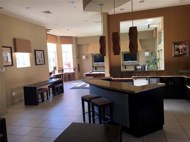 Building Photo - 5572 Metrowest Blvd