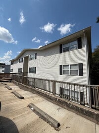 Building Photo - Last 2BR unit at Green Oaks