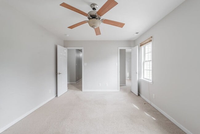 Building Photo - Charming 4 bedroom Colonial in Midlothian!